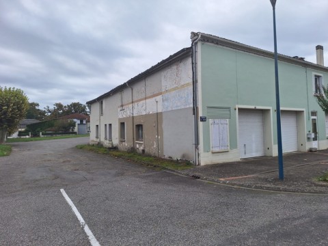 Vente Local commercial de 200 m2 pour nombreux types d'activités en plein centre ville de Riscle (32400)