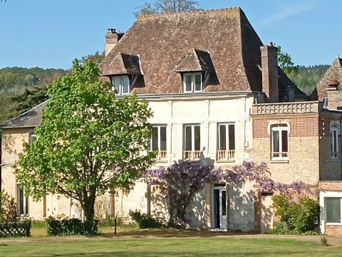 Vente Résidence de tourisme, 1537 m2 dans une zone touristique, à Louviers (27400)