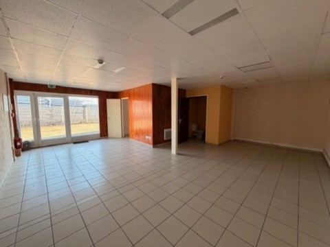 Vente Local de 2160 pi2 pour plusieurs activités à Chambéry (73000) en France