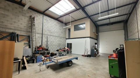 Vente Local d'activité / Entrepôt, 150 m2 à Toussieu (69780)