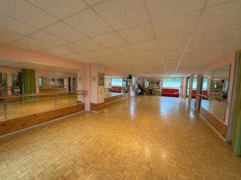 Vente Local commercial de 126 m2 pour nombreuses activités dans un quartier administratif, à Chartres (28000)