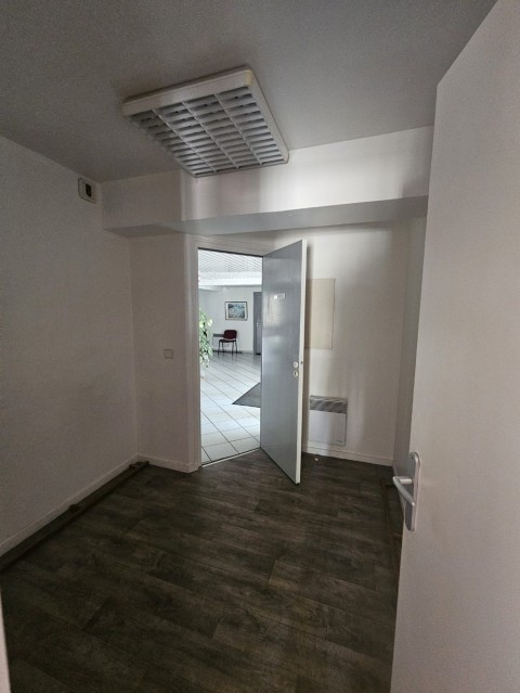 Vente Local professionnel de 37 m2 à Saintes (17100) en France