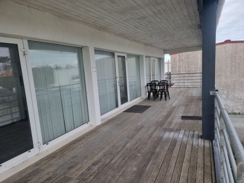 Vente Local - bureau de 126 m2 pour différentes activités dans une zone d'activité économique, à Saint-Pierre-d'Oléron (17310)