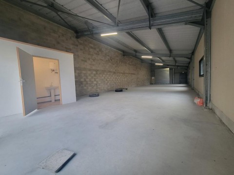 Vente Local commercial / d'activité de 200 m2 à Creil en zone d’activité (60100)