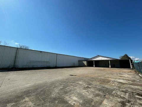Vente Bâtiment à usage industriel de 2 000 m2 à Migennes (89400) en France