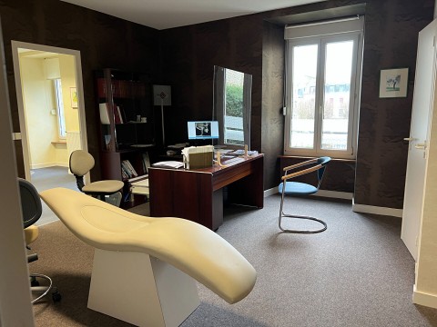 Vente Ensemble immobilier professionnel de 155 m2 pour des professions médicales ou libérales dans le centre ville de Dinan (22100)