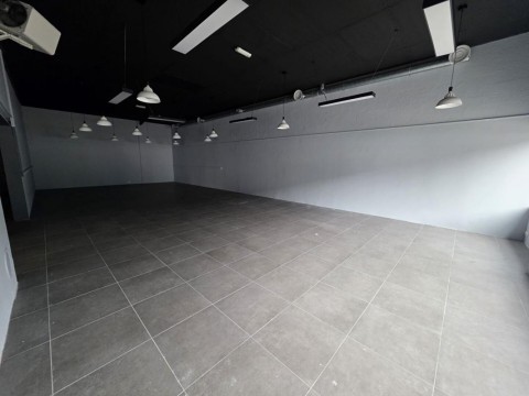 Vente Local commercial de 280 m2 à Saint-Maximin (60740)