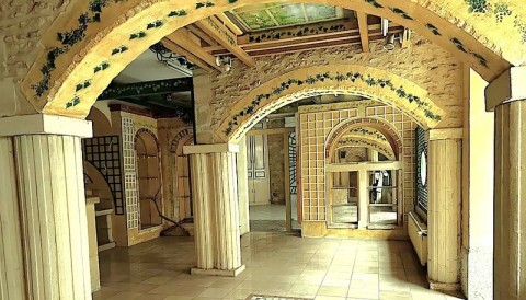 Vente Local commercial de 1350 pi2 dans une rue passante, à Montignac (24290) en France