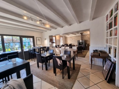 Vente Restaurant 46 couverts avec terrasse en emplacement N°1, à Saint-Pierre-d'Oléron (17310)
