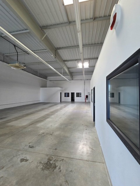 Vente Local commercial de 600 m2 à Fontenay-le-Comte sur un axe dynamique (85200)