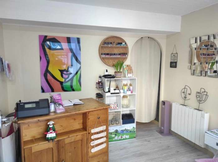 Vente Esthétique / salon de beauté, 25 m2 en plein centre ville de Jargeau (45150)