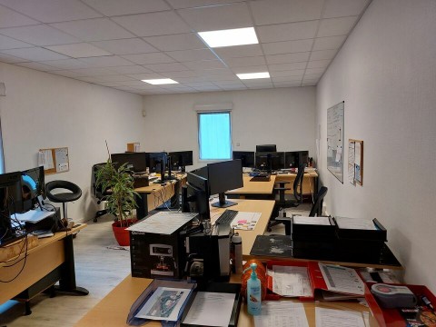 Vente Terrain de 8 000 m2 pour une activité tertiaire et hôtelière dans une zone touristique, à Vannes (56000) en France