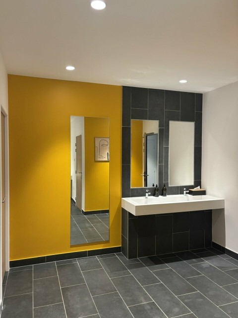 Vente Bureaux / Locaux professionnels, 1320 pi2 à Montigny-le-Bretonneux (78180) en France