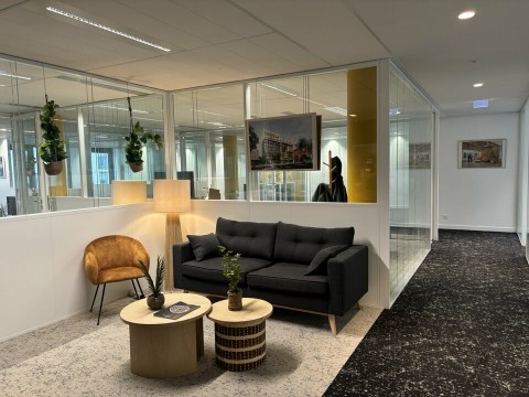 Vente Bureaux / Locaux professionnels, 1320 pi2 à Montigny-le-Bretonneux (78180) en France