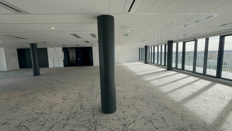 Vente Bureaux / Locaux professionnels, 3540 pi2 à Montigny-le-Bretonneux (78180) en France