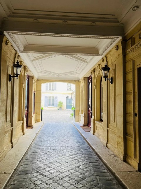 Vente Bureaux / Locaux professionnels, 70 m2 dans un quartier animé et commerçant, à Paris (75009) en France