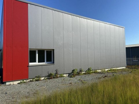 Vente Local d'activité / Entrepôt, 180 m2 dans une zone dynamique, à Saint-Laurent-de-la-Plaine (49290) en France