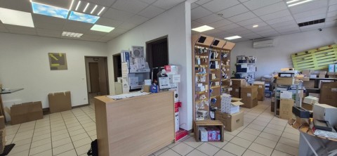 Vente Grossiste - secteur de l'éclairage et de l'énergie dans une zone industrielle, à Clermont-Ferrand (63000)