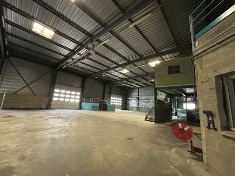 Vente Bâtiment industriel de 1065 m2 à Nogent-le-Phaye (28630) en France