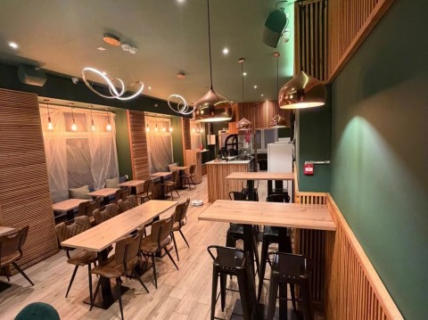 Vente Bar à café, snack, tea room dans le centre ville de Neuchâtel en Suisse