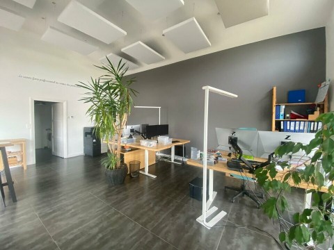 Vente Local commercial possibilité Bureaux / Locaux professionnels, 60 m2 dans une zone d'activité, à Les Sorinières (44840)