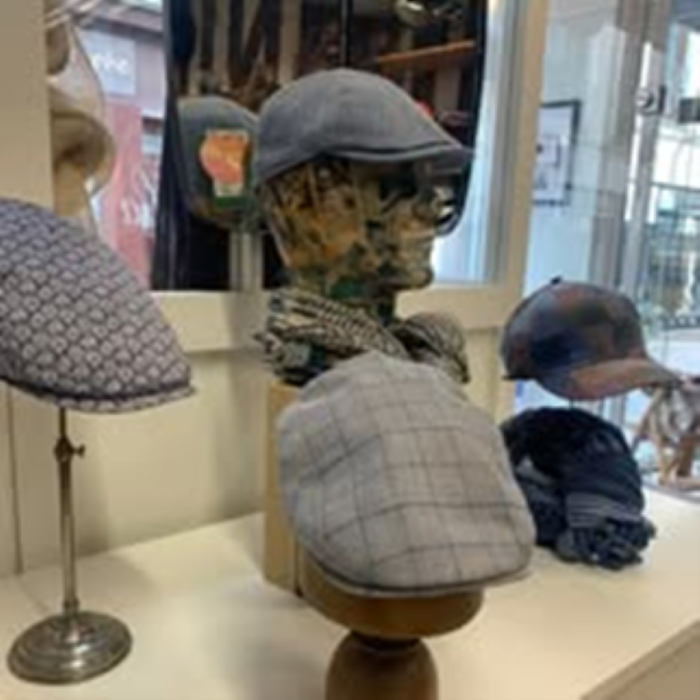 Vente Chapellerie femmes et hommes et accessoires de mode sur un emplacement N°1, à Orléans (45000)