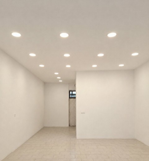 Vente Local commercial de 760 pi2 pour différentes activités dans une zone dynamique, à Nîmes (30000) en France