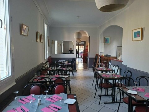 Vente Bar, Restaurant licence IV 50 couverts avec terrasse dans une ville animée et vivante, à Aubusson (23200) en France