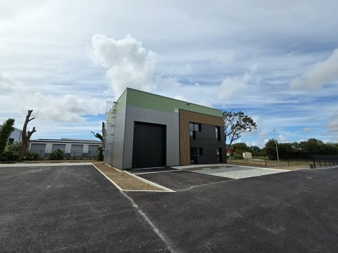 Vente Local d'activité / Entrepôt, 279 m2 dans une zone industrielle, à Pornic (44210) en France