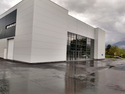 Vente Local commercial et/ou industriel de 576 m2 à Chignin (73800) en France