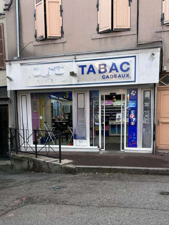 Vente Bureau de tabac, loto, loterie, cadeaux au milieu des vignes, proche de Vienne, dans le Rhône (69)