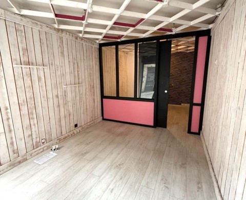Vente Local commercial de 3230 pi2 pour plusieurs activités en plein centre ville de Dax (40100) en France