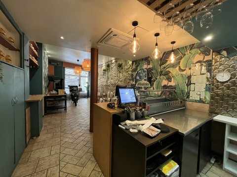 Vente Local commercial idéal pour Pizzeria, Crêperie, Sandwicherie / Snack 30 couverts dans une zone touristique et piétonne, à Avignon (84000)