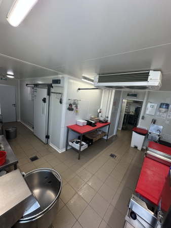 Vente Boucherie, Traiteur, 1650 pi2 dans les Bouches du Rhône (13) en France