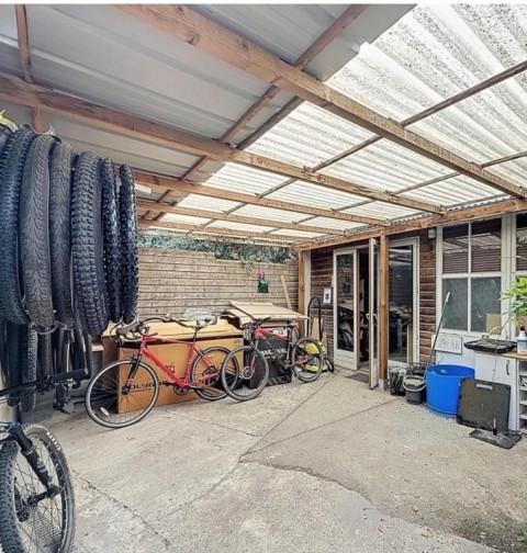 Vente Murs commerciaux, 81 m2 sur un axe passant, à Biganos (33380)