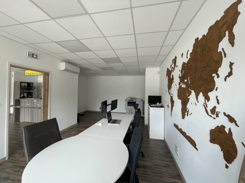 Vente Local commercial de 80 m2 sur un axe fréquenté, à Idron (64320) en France