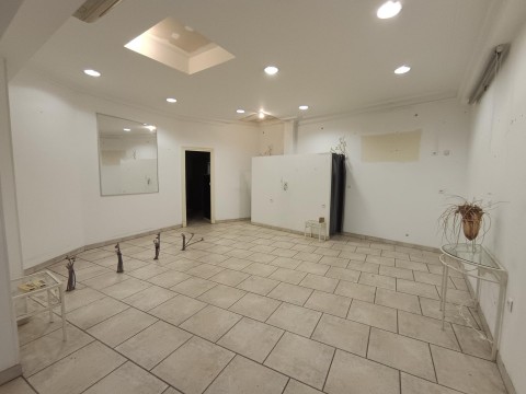 Vente Grand local pour une activité commerciale ou des bureaux en plein centre ville de Castres (81100)