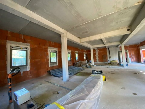 Vente Local commercial de 1760 pi2 idéal crèche à Nantes (44000) en France