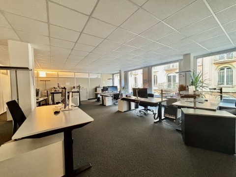 Vente Plateaux de bureaux de 350 m2 à 1 800 m2 au coeur de Lausanne en Suisse