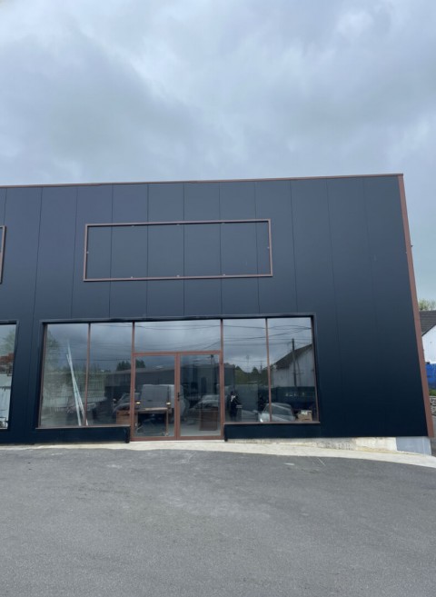 Vente Cellule commerciale de 108 m2 pour différentes activités dans une zone dynamique, à Saint-Berthevin (53940)