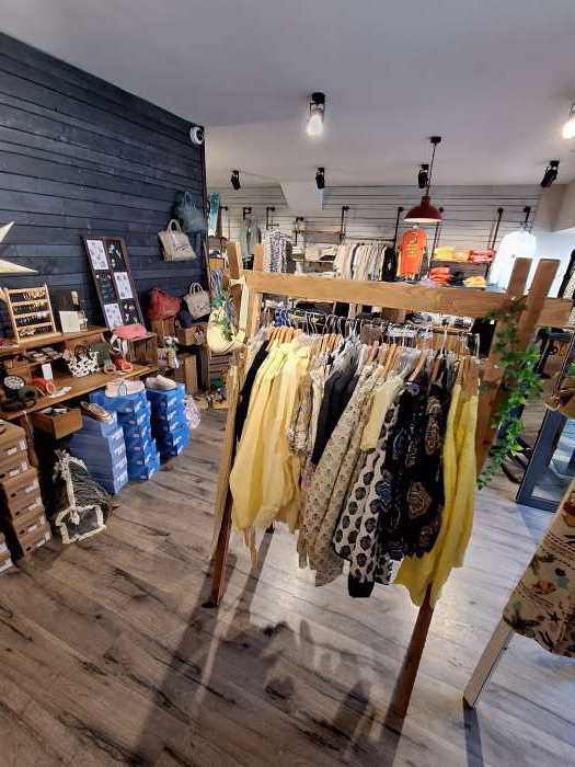 Vente Prêt-à-porter sur un axe passant, à Domfront en Poiraie (61700) en France