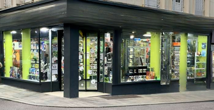 Vente Vente de produits dérivés sous licence en emplacement N°1, à Louviers (27400)