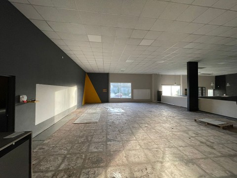 Vente Local d'activités à usage commercial ou professionnel de 662 m2 près de Laval (53000)