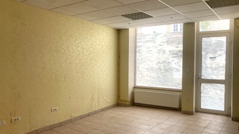 Vente Local commercial de 85 m2 pour différentes activités sur un axe fréquenté, à L'Isle-sur-Serein (89440)