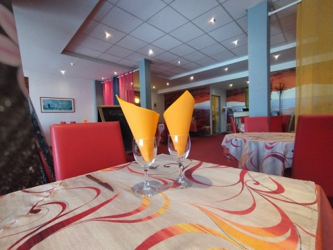 Vente Bar, Restaurant licence IV 80 couverts dans le centre ville, à Loudéac (22600)