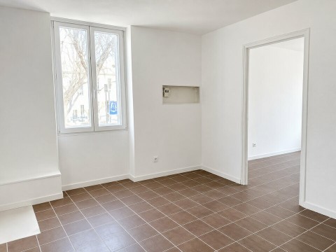 Vente Murs commerciaux, 145 m2 sur un axe passant, à Cavaillon (84300) en France
