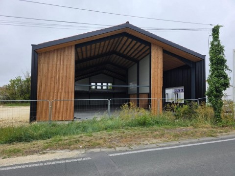 Vente Immeuble professionnel de 396 m2 dans une zone activité économique, à Saint-Pierre-d'Oléron (17310)