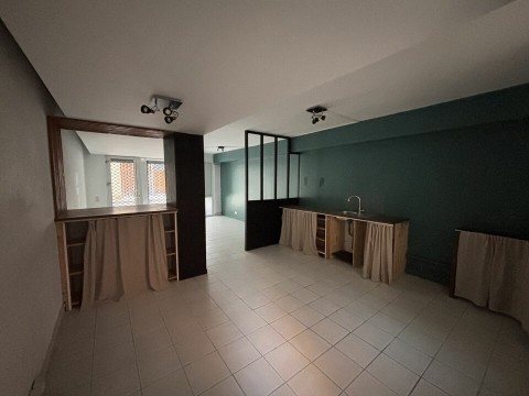 Vente Local commercial de 510 pi2 pour différentes activités à Pau (64000) en France