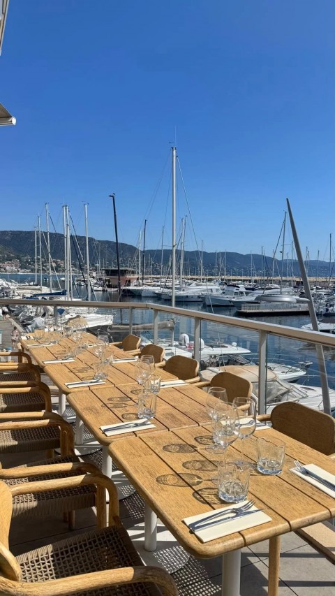 Vente Bar, Restaurant avec terrasse au bord de la mer, à Bormes-les-Mimosas (83230)