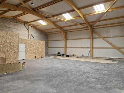 Vente Local d'activité de 185 m2 dans une zone artisanale, à Chaumes-en-Retz (44320)